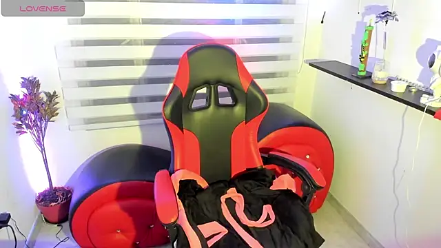 Agatha Marin online show from April 15, 2026, 11:27 pm