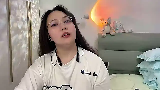 Snapshot of Susu-36E chatting on June 19, 2026, 8:23 pm Susu-36E online show from June 19, 2026, 8:23 pm