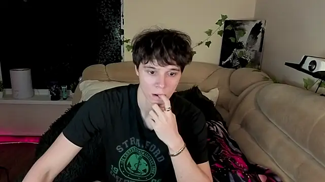 Snapshot of AnthonyCuutie chatting on April 1, 2026, 5:54 pm AnthonyCuutie online show from April 1, 2026, 5:54 pm