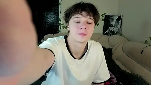 Snapshot of AnthonyCuutie chatting on April 5, 2026, 6:43 am AnthonyCuutie online show from April 5, 2026, 6:43 am