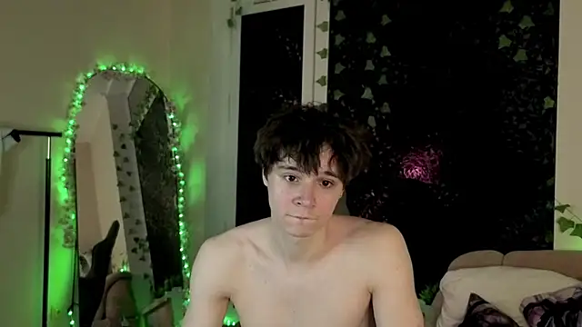 Snapshot of AnthonyCuutie chatting on April 15, 2026, 7:58 pm AnthonyCuutie online show from April 15, 2026, 7:58 pm