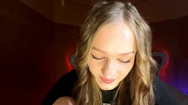 Anika Socutehe online show from April 15, 2026, 7:43 pm