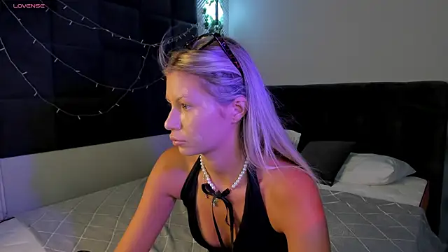 Snapshot of Sidny_Beth chatting on July 23, 2026, 12:02 am Sidny Beth online show from July 23, 2026, 12:02 am
