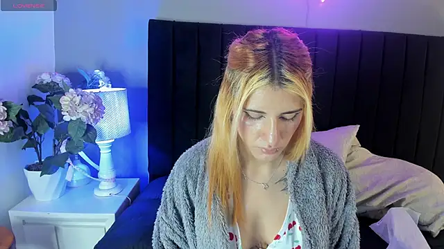 scarlett leex  online show from April 16, 2026, 3:51 am