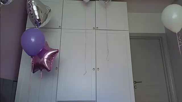 Snapshot of AliceTease chatting on April 19, 2026, 9:41 am AliceTease online show from April 19, 2026, 9:41 am