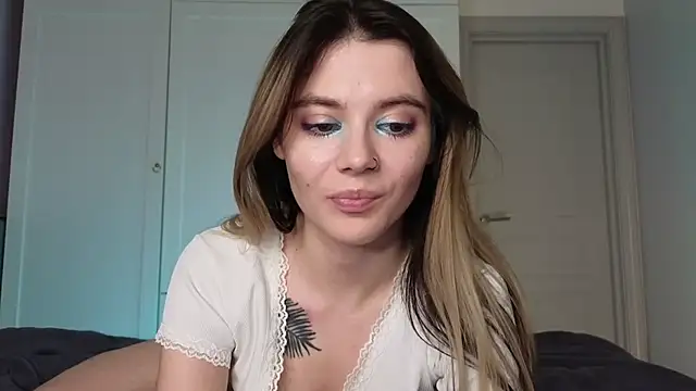 Snapshot of AliceTease chatting on May 30, 2026, 4:59 pm AliceTease online show from May 30, 2026, 4:59 pm