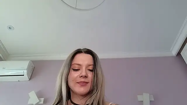 Snapshot of AliceTease chatting on June 6, 2026, 10:09 am AliceTease online show from June 6, 2026, 10:09 am