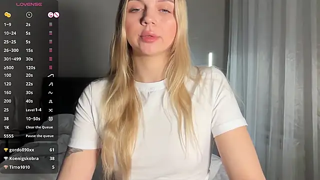 AlexaDeviliciouss online show from April 18, 2026, 7:58 pm