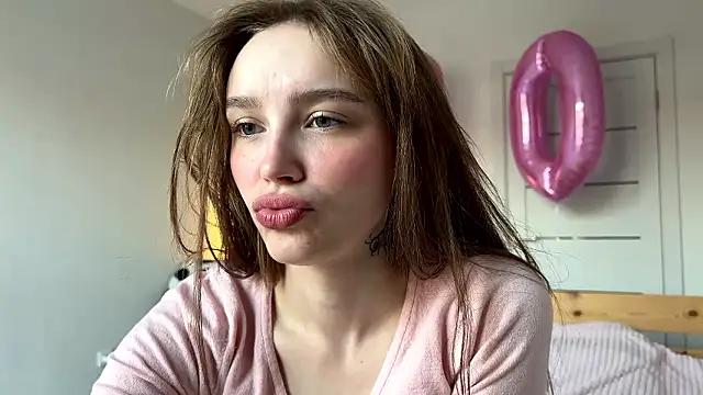 Lolatatee online show from March 27, 2026, 4:07 am