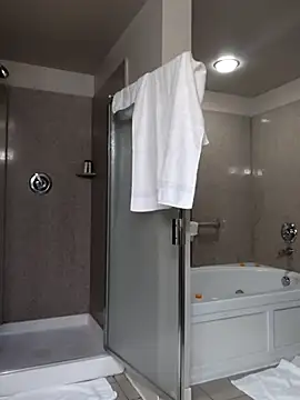 VelvetRae online show from March 3, 2026, 7:36 am