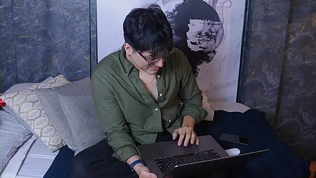 Mia and Belmonth online show from April 13, 2026, 6:46 pm