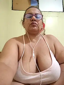 Roxy 77 online show from February 28, 2026, 6:36 am