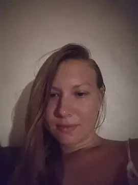 Snapshot of August_Shine chatting on June 11, 2026, 6:17 pm August Shine online show from June 11, 2026, 6:17 pm