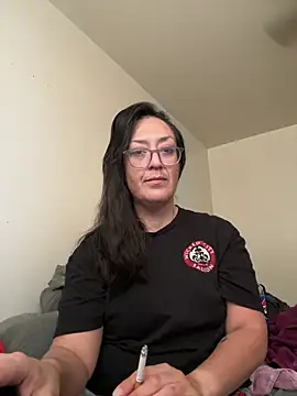 eleanorrox915 online show from April 22, 2026, 12:57 am