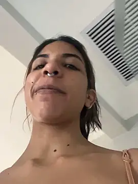 Snapshot of VioletaHills_ chatting on April 22, 2026, 12:07 pm VioletaHills online show from April 22, 2026, 12:07 pm