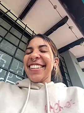 Snapshot of VioletaHills_ chatting on May 16, 2026, 12:37 pm VioletaHills online show from May 16, 2026, 12:37 pm