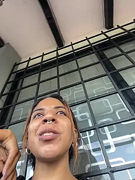 Snapshot of VioletaHills_ chatting on May 22, 2026, 12:33 pm VioletaHills online show from May 22, 2026, 12:33 pm