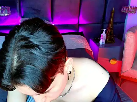 hollannd  online show from April 14, 2026, 2:23 pm