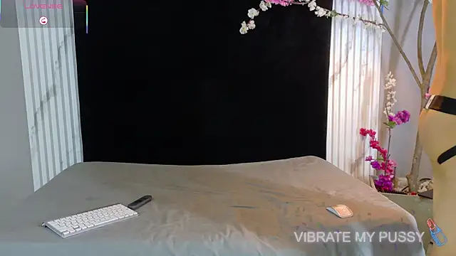 Snapshot of Danteandviolete_cr chatting on April 19, 2026, 11:31 am Danteandviolete cr online show from April 19, 2026, 11:31 am