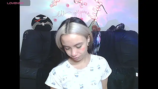 sweet molly420 online show from July 3, 2026, 10:38 pm