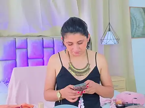 Matildeausten online show from March 19, 2026, 7:51 pm