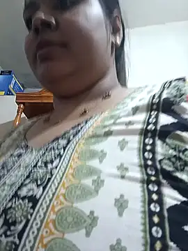 Snapshot of hot-_girls chatting on March 1, 2026, 7:21 am hot- girls online show from March 1, 2026, 7:21 am