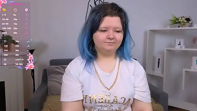 Snapshot of Lunaar_ chatting on May 6, 2026, 5:35 am Lunaar online show from May 6, 2026, 5:35 am