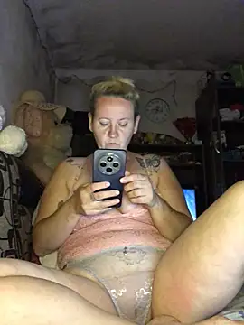 Snapshot of SofiaAmour chatting on July 4, 2026, 6:36 pm SofiaAmour online show from July 4, 2026, 6:36 pm