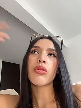 Mia-villalobos online show from March 11, 2026, 2:01 pm