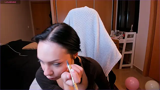 AlexaRayJoel online show from April 19, 2026, 8:35 am