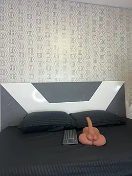 Lulu Mei  online show from April 2, 2026, 11:30 am