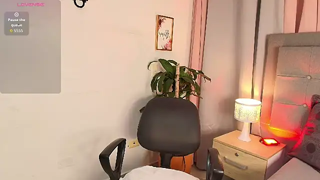 Kiara noirr online show from March 20, 2026, 11:37 am