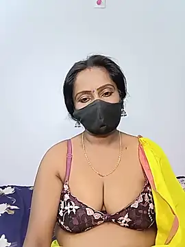 misti-boudii online show from June 10, 2026, 3:22 pm