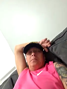 DoggiiDick online show from April 15, 2026, 4:36 pm