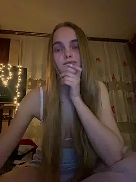 LunaVey online show from April 14, 2026, 5:52 pm