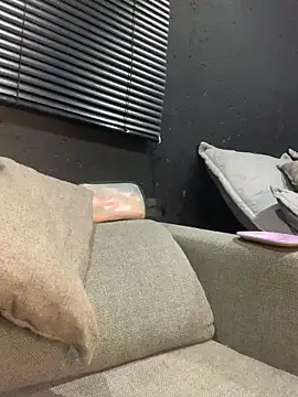 Daddies Gurl online show from April 5, 2026, 5:43 pm