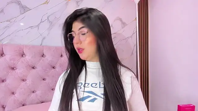 Snapshot of AbrilQuintana_ chatting on May 15, 2026, 11:39 am AbrilQuintana online show from May 15, 2026, 11:39 am