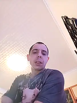 Snapshot of Hugo1993 chatting on March 1, 2026, 1:35 pm Hugo1993 online show from March 1, 2026, 1:35 pm