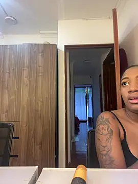 Emi rousse online show from April 17, 2026, 12:08 pm