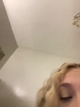 imkhloe online show from March 15, 2026, 2:06 am