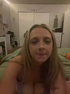 Snapshot of imkhloe chatting on May 11, 2026, 1:11 am imkhloe online show from May 11, 2026, 1:11 am