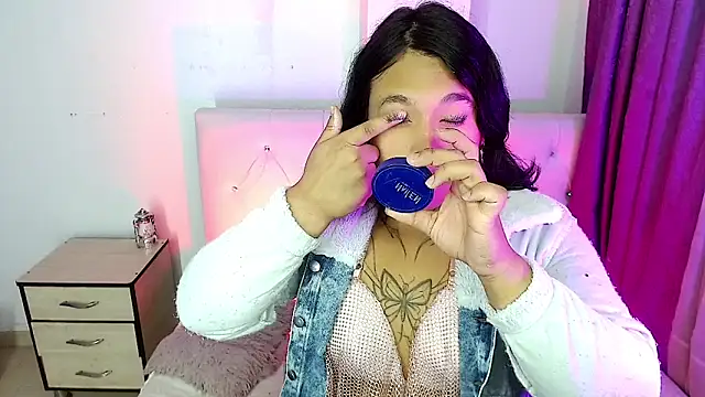 isadoraqueeen online show from April 15, 2026, 7:32 pm