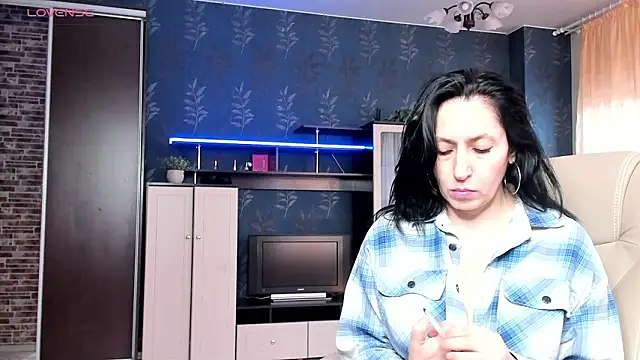 Snapshot of Lucky_Milf chatting on March 6, 2026, 10:34 am Lucky Milf online show from March 6, 2026, 10:34 am