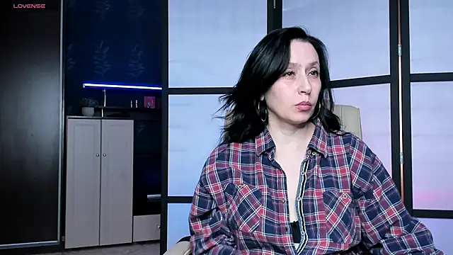 Snapshot of Lucky_Milf chatting on April 2, 2026, 10:57 am Lucky Milf online show from April 2, 2026, 10:57 am