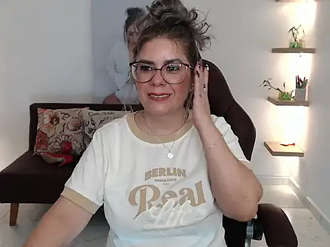 LayahNoir online show from March 18, 2026, 7:39 pm