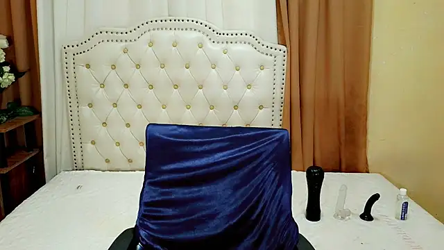 Snapshot of Seductive_sophie chatting on June 27, 2026, 4:17 am Seductive sophie online show from June 27, 2026, 4:17 am