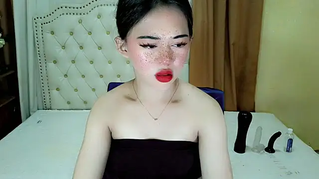 Snapshot of Seductive_sophie chatting on July 8, 2026, 2:05 am Seductive sophie online show from July 8, 2026, 2:05 am