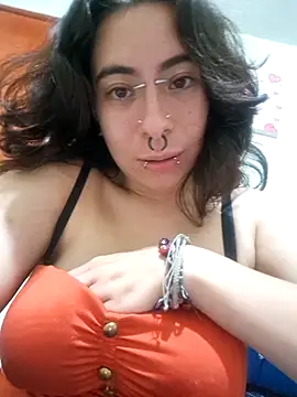 Snapshot of Moonandzukko chatting on May 26, 2026, 11:01 pm Moonandzukko online show from May 26, 2026, 11:01 pm