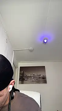 TitanNoir online show from April 7, 2026, 12:05 pm