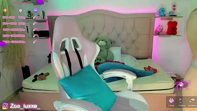 Snapshot of Zoe_Luxxe_ chatting on May 23, 2026, 9:08 pm Zoe Luxxe online show from May 23, 2026, 9:08 pm